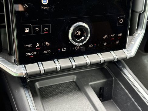 Used 2025 GMC Acadia Elevation FWD image 29