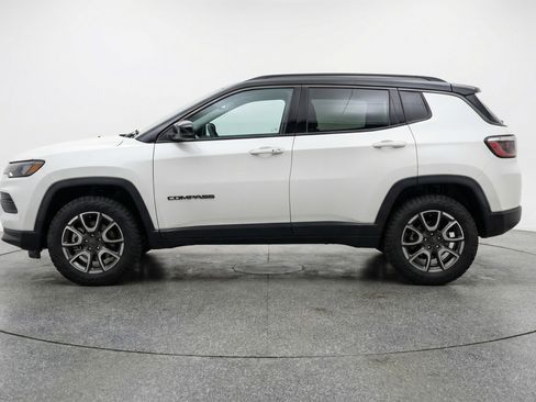 Used 2025 Jeep Compass Trailhawk AWD/4WD image 5