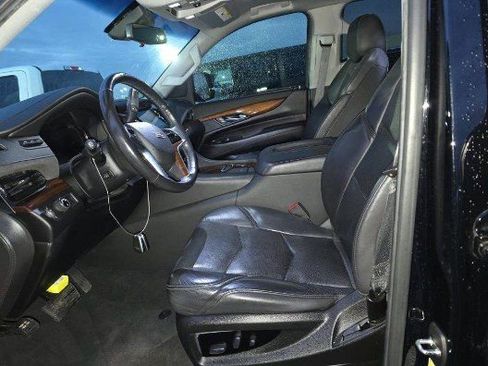 Used 2019 Cadillac Escalade Luxury image 4