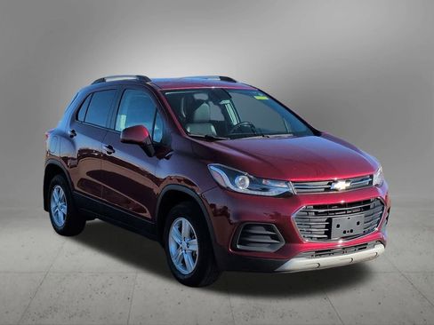Used 2022 Chevrolet Trax LT w/ LT Convenience Package image 8