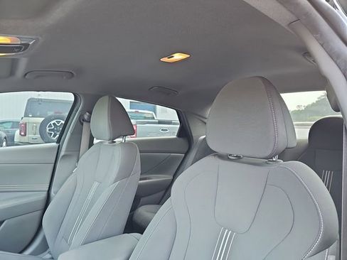 Used 2022 Hyundai Elantra SEL w/ Convenience Package FWD image 10