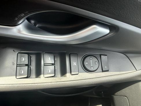 Used 2019 Hyundai Elantra GT FWD image 23