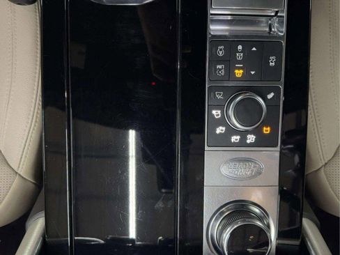 Used 2017 Land Rover Discovery HSE image 32