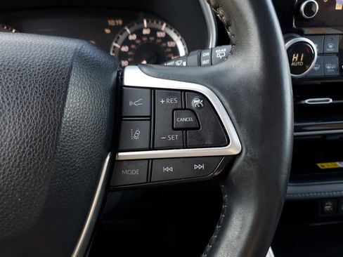 Certified 2023 Toyota Highlander XLE image 26