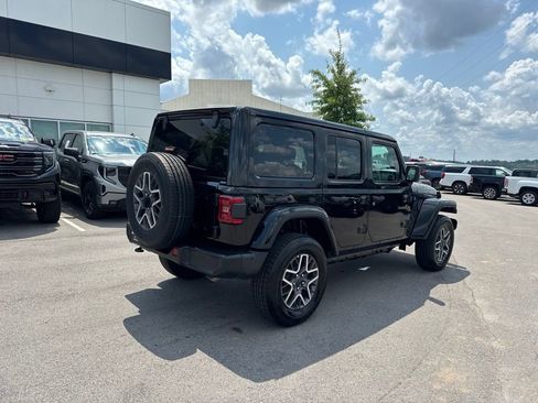 Used 2025 Jeep Wrangler Unlimited Sahara AWD/4WD image 7