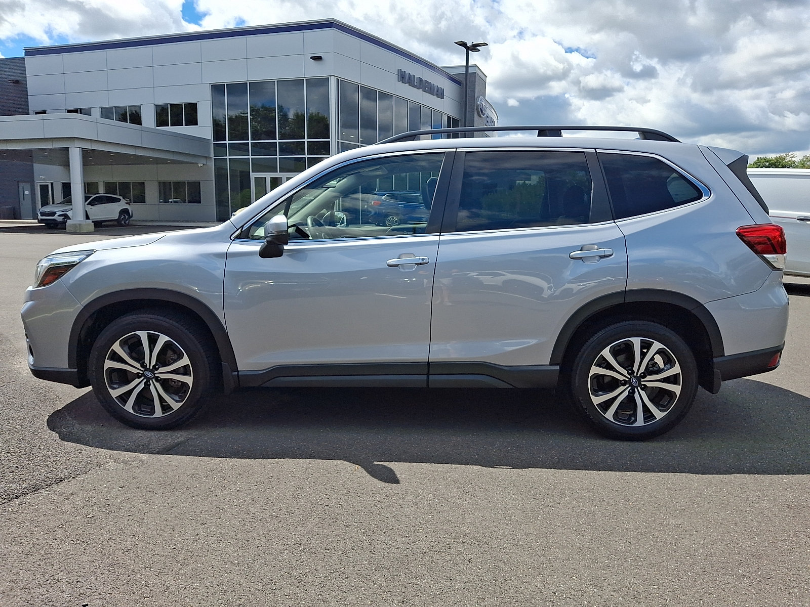 Used 2020 Subaru Forester Limited AWD/4WD image 4