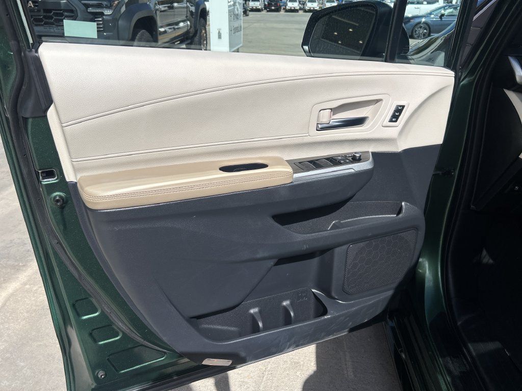 Certified 2022 Toyota Sienna Limited AWD/4WD image 19