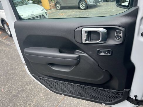 Used 2025 Jeep Wrangler Unlimited Sport AWD/4WD image 18