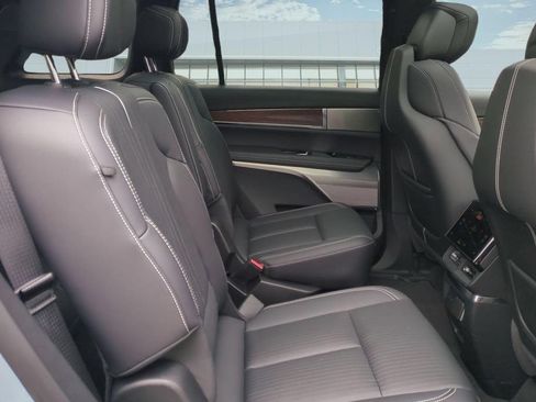 Certified 2026 Cadillac Vistiq Premium Luxury AWD/4WD image 30