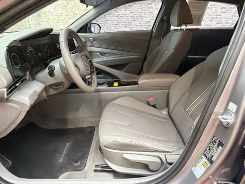 Used 2023 Hyundai Elantra SEL w/ Convenience Package FWD image 24