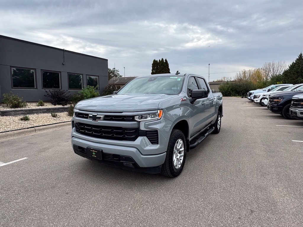 Used 2025 Chevrolet Silverado 1500 RST AWD/4WD image 2