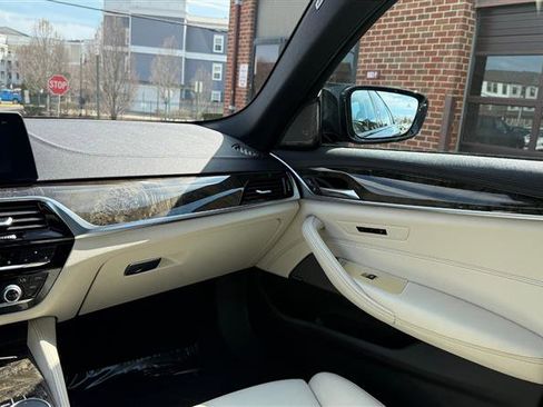 Used 2019 BMW M550i xDrive image 30