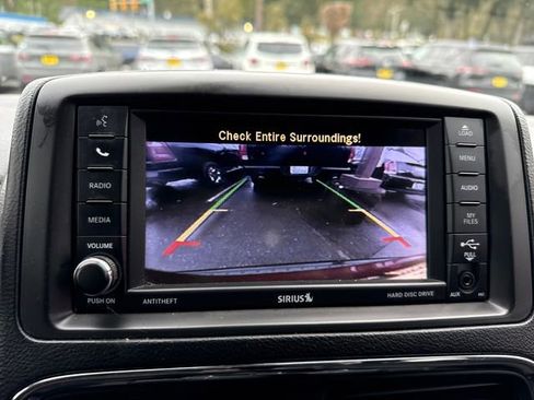 Used 2018 Dodge Grand Caravan SE image 27