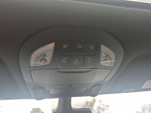 Used 2024 Chrysler Pacifica Premium FWD image 28