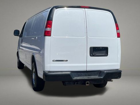 Used 2020 Chevrolet Express 3500 Extended w/ Driver Convenience Package RWD image 3