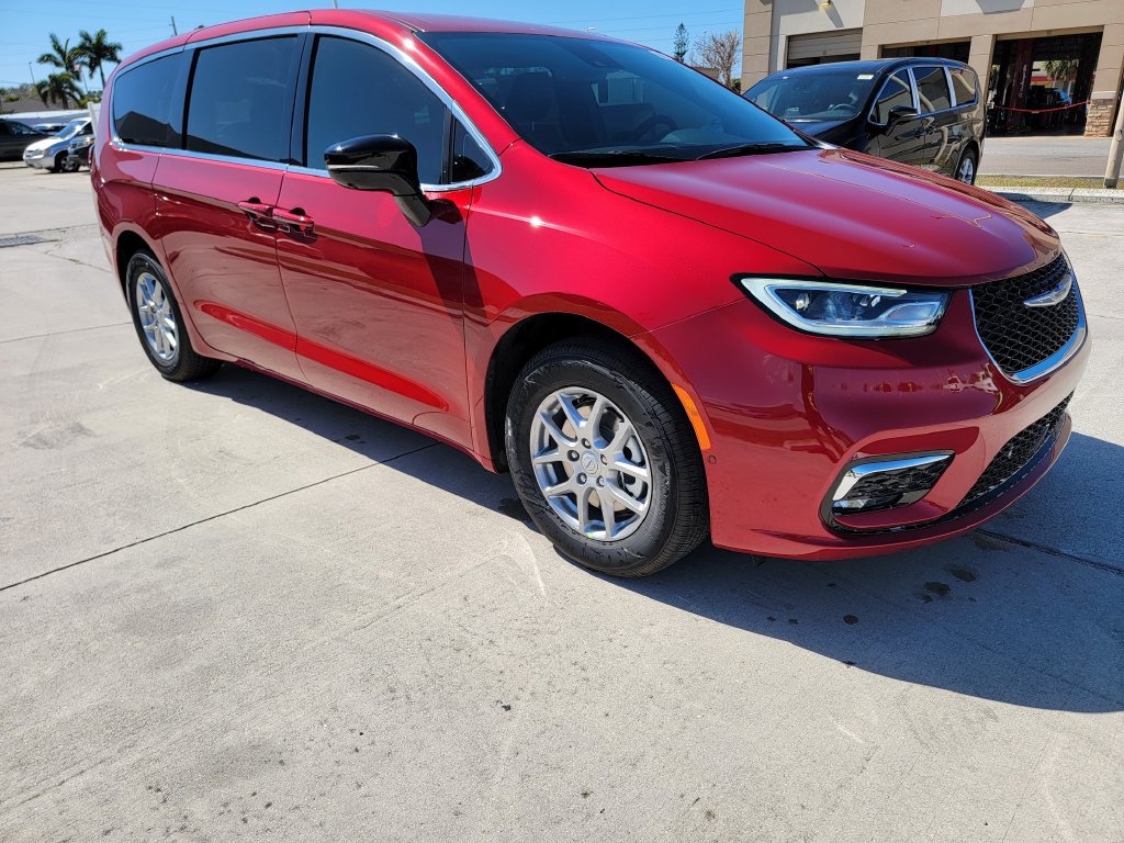 New 2026 Chrysler Pacifica Select FWD image 7