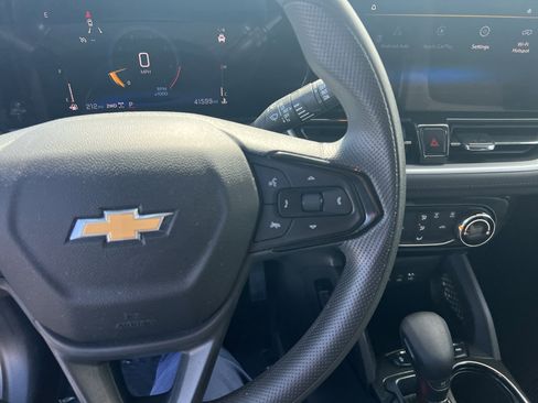 Used 2025 Chevrolet TrailBlazer LT AWD/4WD image 14