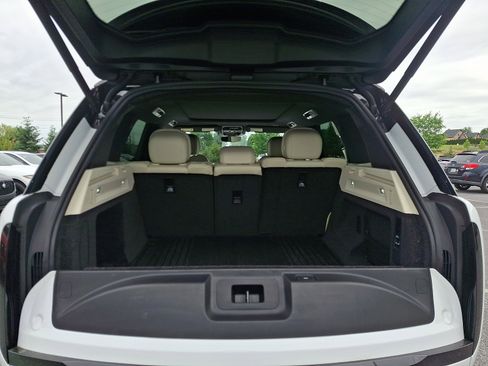 Used 2025 Land Rover Range Rover SE AWD/4WD image 28