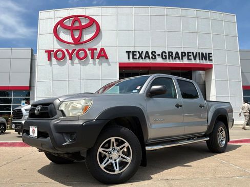 Used 2014 Toyota Tacoma PreRunner w/ Convenience Package RWD image 2