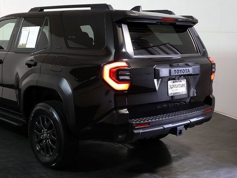 Used 2025 Toyota 4Runner SR5 AWD/4WD image 11