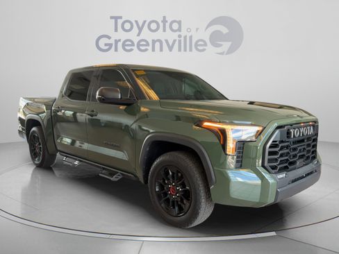 Used 2022 Toyota Tundra SR5 w/ SR5 Premium Package AWD/4WD image 8