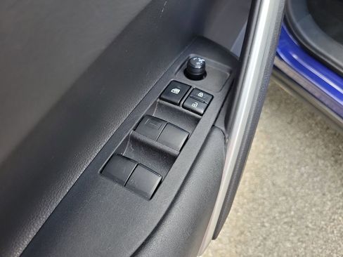 Used 2024 Toyota Corolla Cross XLE FWD image 14