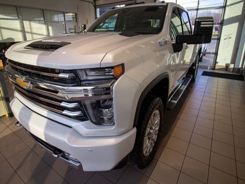 Used 2021 Chevrolet Silverado 2500 High Country w/ Z71 Off-Road Package image 2