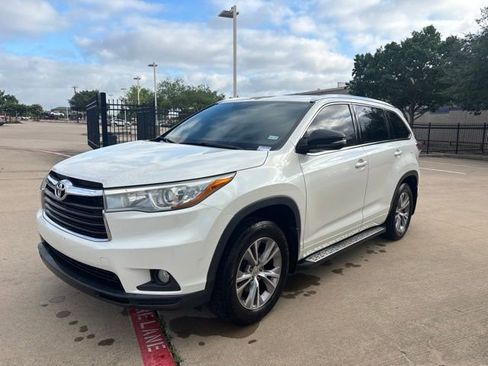 Used 2015 Toyota Highlander XLE FWD image 1
