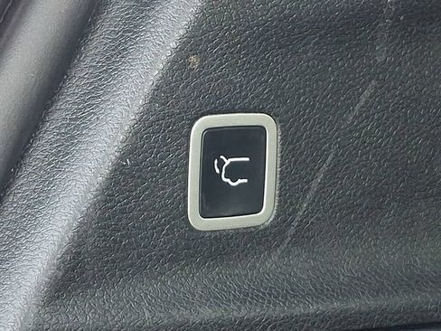 Used 2020 Chrysler Pacifica Limited FWD image 31