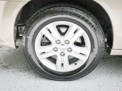 Used 2013 Dodge Grand Caravan Crew w/ Driver Convenience Group FWD image 13