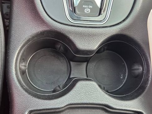 Used 2019 Jeep Cherokee Limited FWD image 17