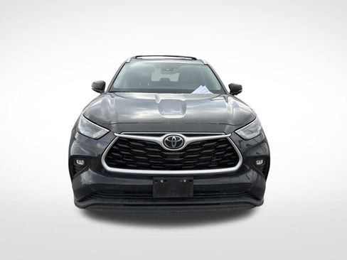 Used 2023 Toyota Highlander XLE image 16