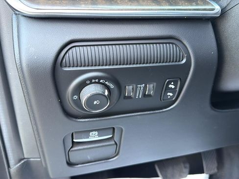 Used 2023 Jeep Grand Wagoneer Series II AWD/4WD image 11
