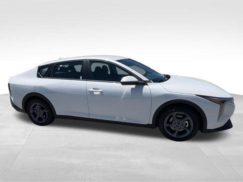 New 2026 Kia K4 FWD image 9
