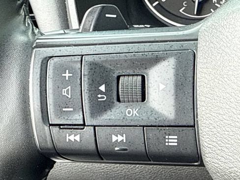 Used 2025 Nissan Rogue SV FWD image 25
