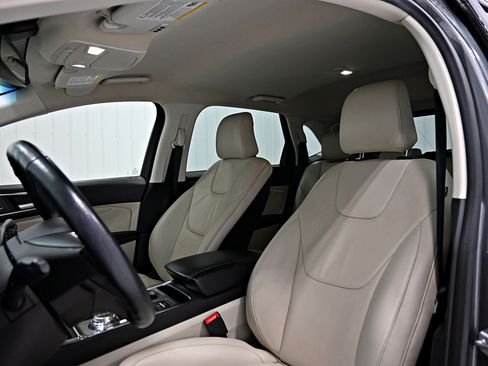 Used 2022 Ford Edge Titanium AWD/4WD image 6