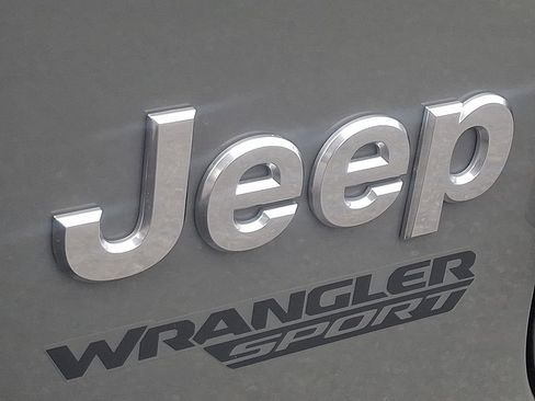 Used 2020 Jeep Wrangler Sport image 27