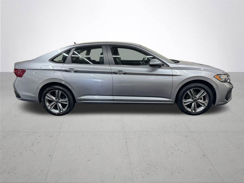Used 2024 Volkswagen Jetta SE FWD image 8