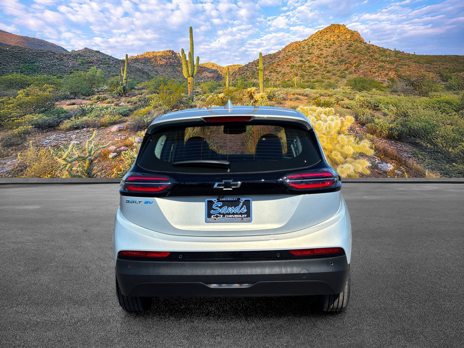 Used 2023 Chevrolet Bolt LT w/ Infotainment Package FWD image 5