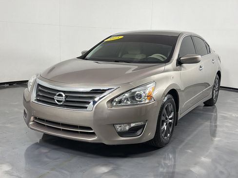 Used 2015 Nissan Altima 2.5 S w/ Special Edition Package FWD image 7