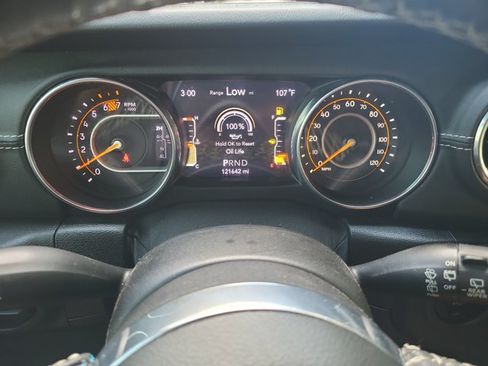 Used 2018 Jeep Wrangler Unlimited Sahara AWD/4WD image 33