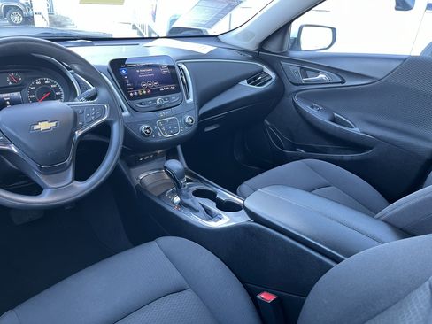 Used 2024 Chevrolet Malibu LT image 3