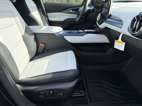 New 2026 Chevrolet Equinox EV LT image 12