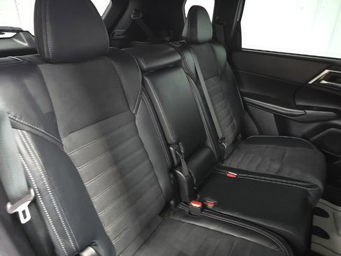 Used 2022 Mitsubishi Outlander SE image 16