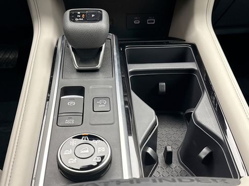 Used 2024 Nissan Pathfinder SL image 17