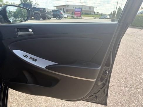 Used 2017 Hyundai Accent SE FWD image 29