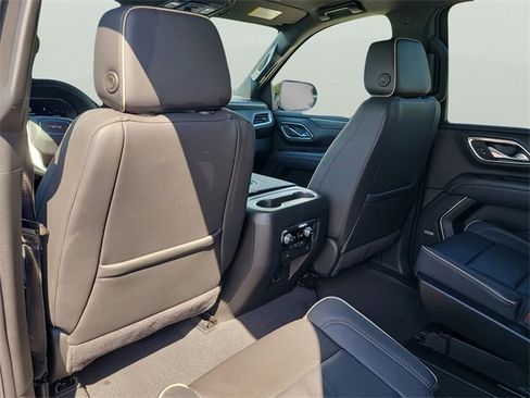 Used 2024 GMC Yukon XL SLT image 17