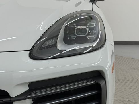 Certified 2023 Porsche Cayenne AWD/4WD image 12