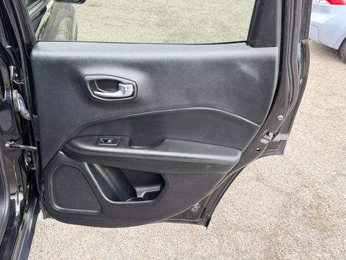 Used 2019 Jeep Compass Latitude image 39