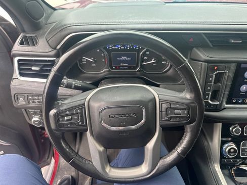 Used 2021 GMC Yukon Denali w/ Denali Premium Package AWD/4WD image 3